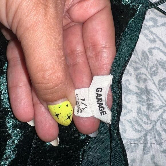 Green velvet and Flowy striped crop top bundle size S - Picture 4 of 4